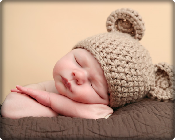albany-baby-photographers-newborn-in-bear-hat.png